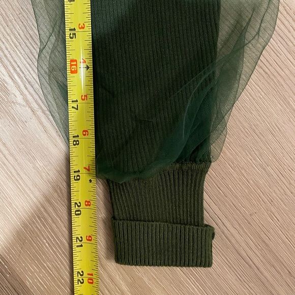 Green turtleneck sweater with tulle sleeves - Picture 10 of 10